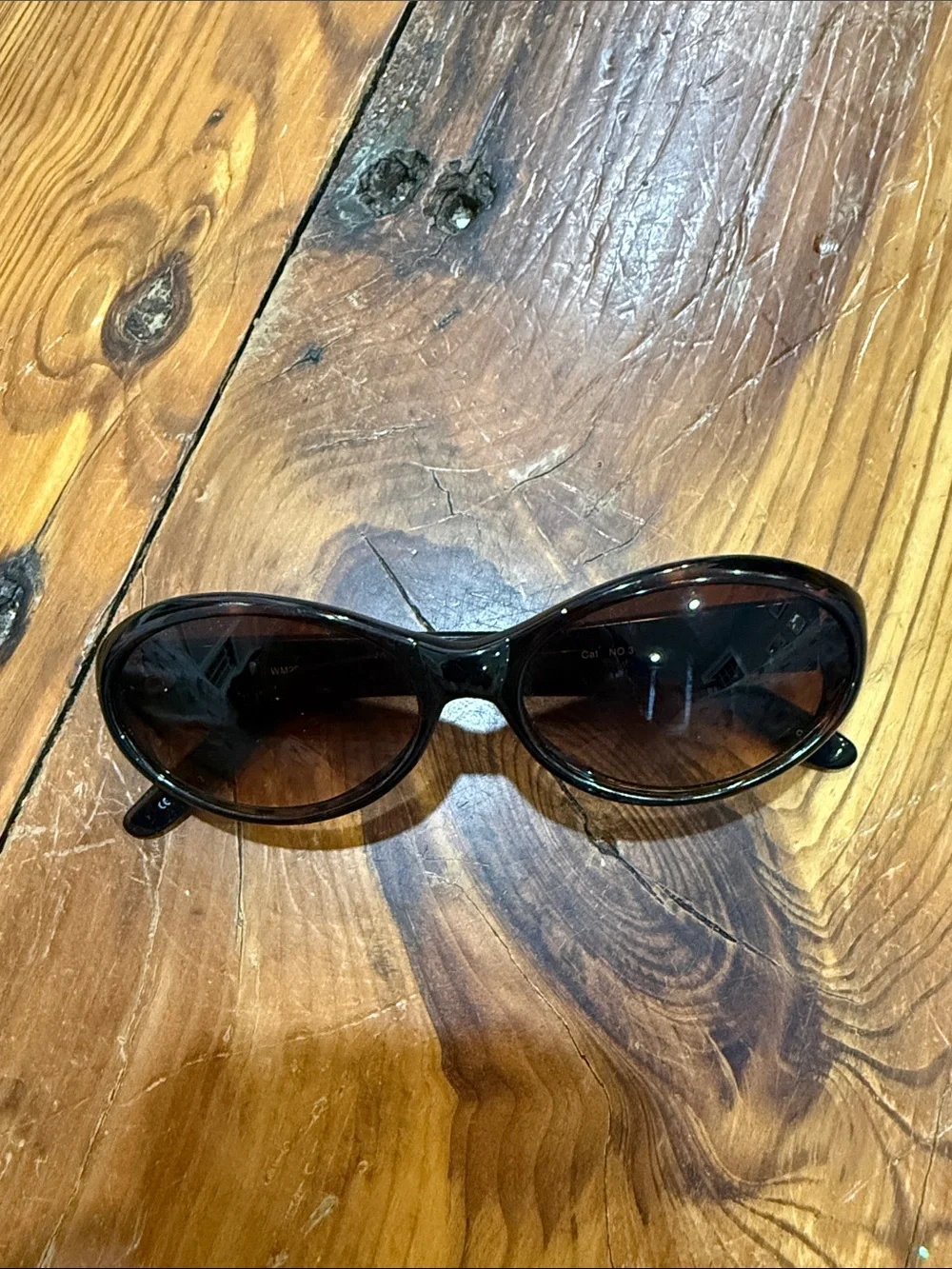 Women's Black Oval Sunglasses with Brown Gradient Lenses
